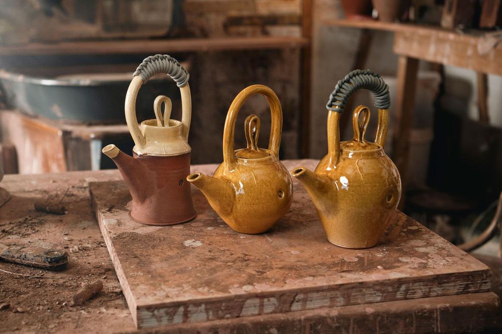 Slipware pottery by Neville Tatham.